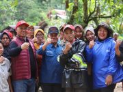 Peduli Warga Terdampak Banjir Bandang di Suoh, Wabup Mad Hasnurin Apresiasi Kepedulian Anggota DPR RI Komisi V Mukhlis Basri