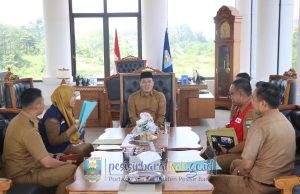 BUPATI PESISIR BARAT TERIMA AUDIENSI PMI, BAHAS BANTUAN BERAS UNTUK KORBAN BENCANA