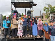 Proyek Pengaspalan Jalan Pekon Waspada Disambut Antusias Warga
