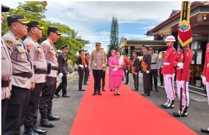 Pedang Pora Warnai Pisah Sambut Kapolres Lampung Barat