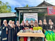 Berkah Ramadhan MTBMI Batu Ketulis Berbagi Takjil Kepada Pengendara Yang Melintas Dan Sembako Untuk Lansia