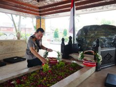 Ziarah ke Makam Bung Soekarno Kapolri Menyerap Nilai Pemimpin Bangsa