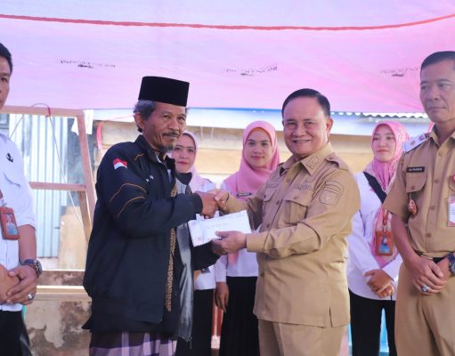 Wabup Lampung Barat Serahkan Donasi untuk Pembangunan Kembali TPA Sunan Bonang