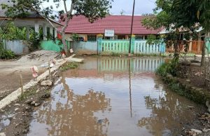 Warga Mintak Alokasikan DD Untuk Membangun Drainase Jalan Lingkar Menuju Kecamatan