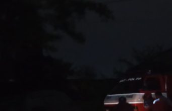 Damkar Kota Metro Sigap Evakuasi Mobil Terperosok ke Saluran Irigasi Saat Hujan Lebat